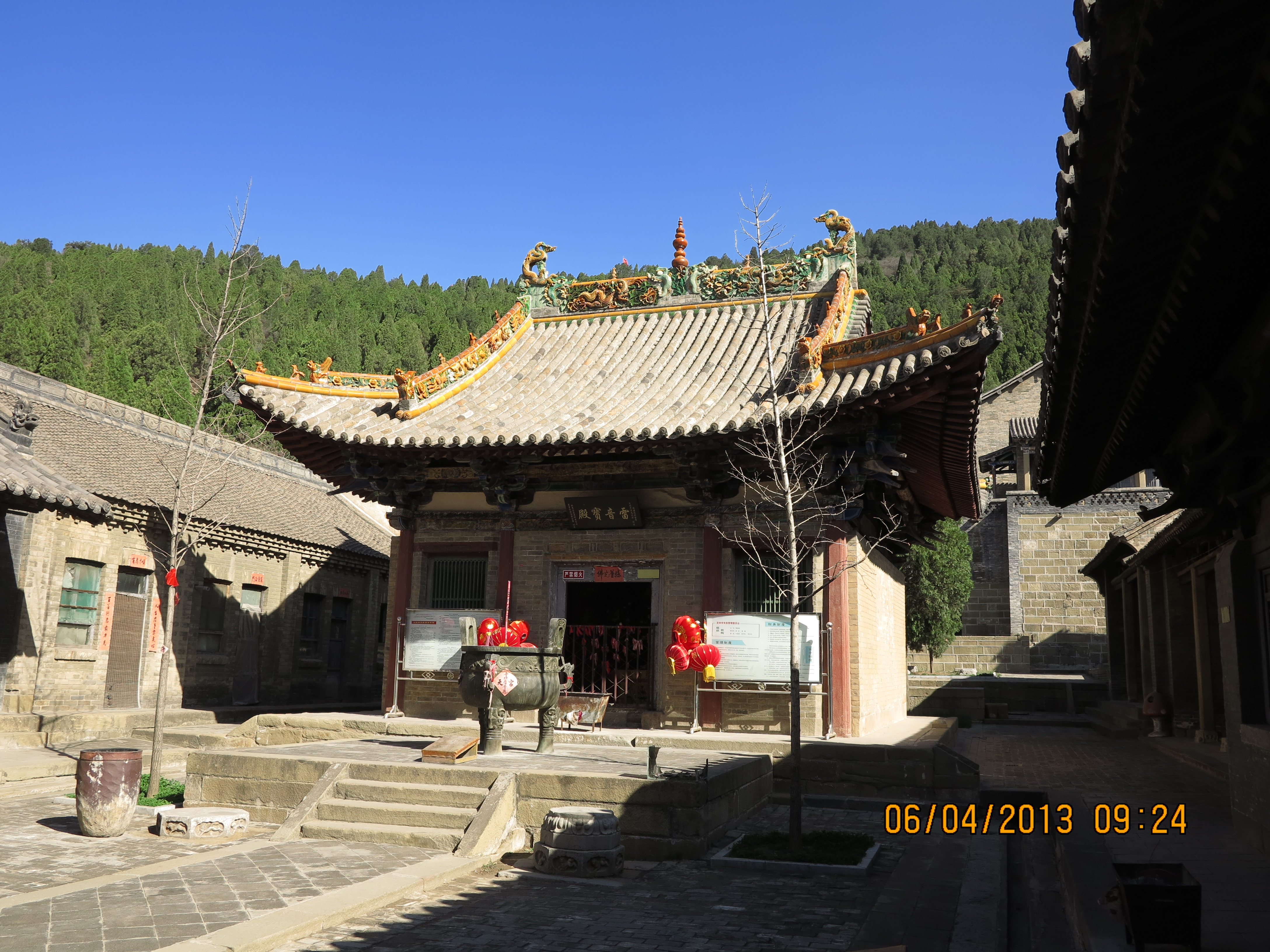 高平七佛山:山顶七佛寺与南麓定林寺